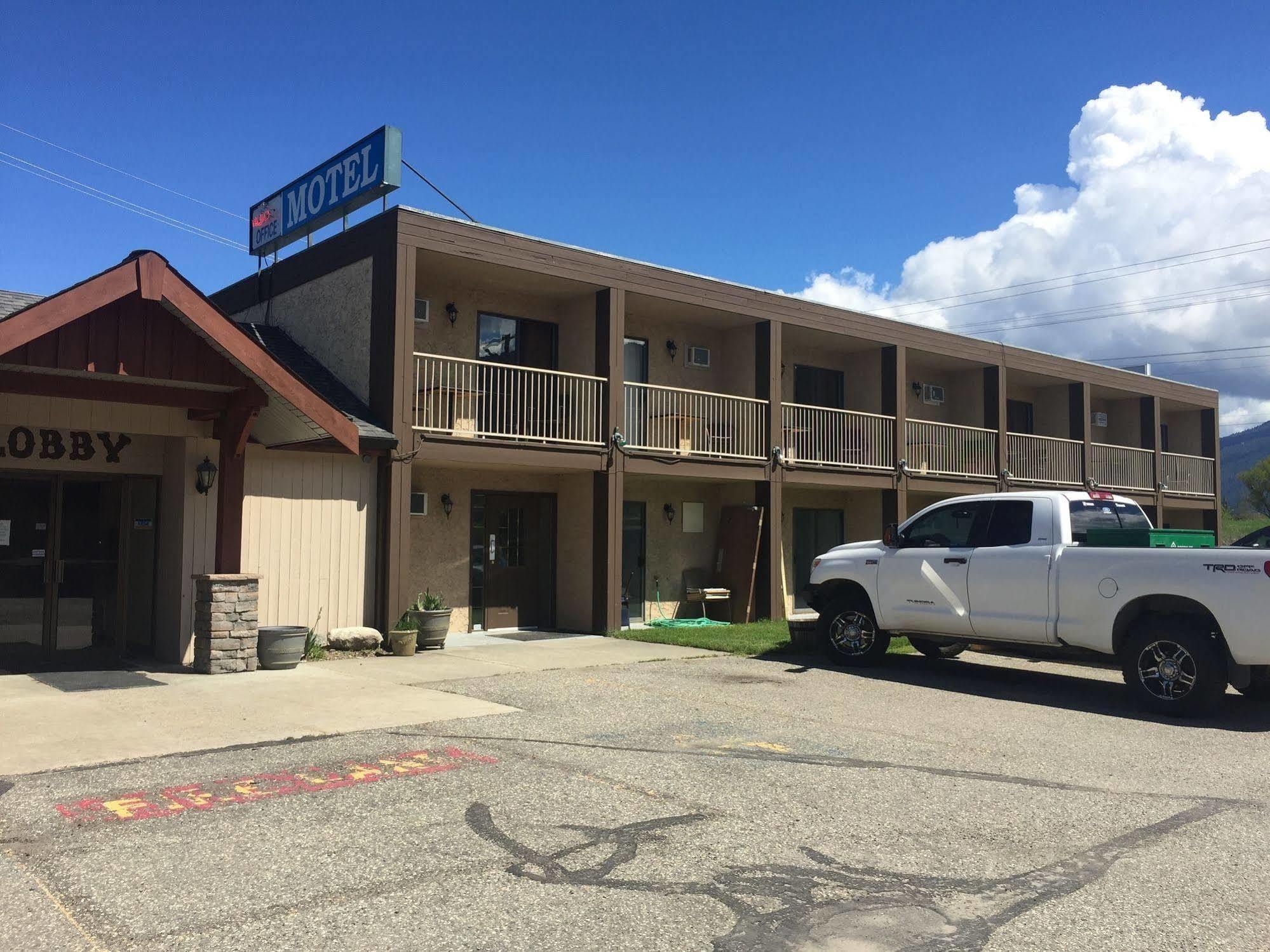 Armstrong Inn Екстериор снимка